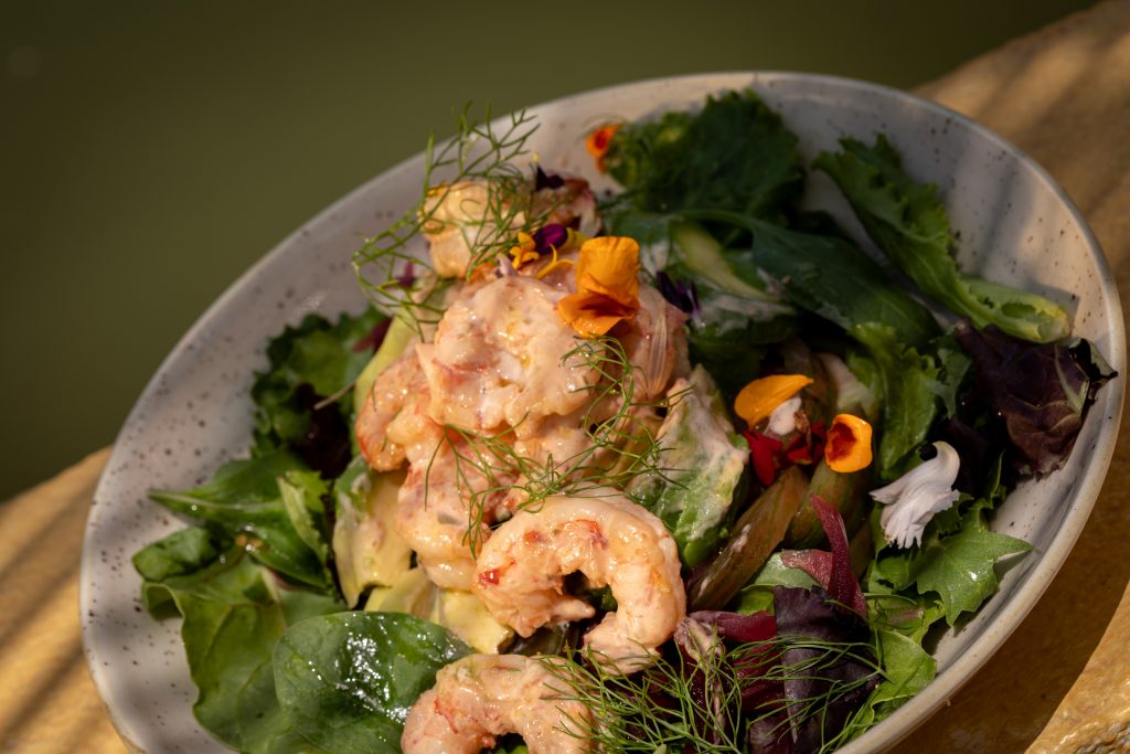 ENSALADA GAMBAS Y AGUACATE